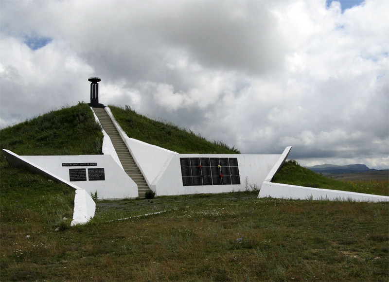 Курган Славы на горе Колан-Баир